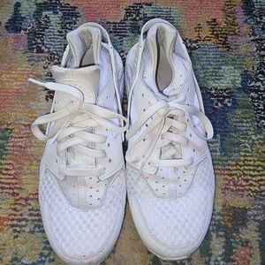 Men's 9.5 white huaraches, Gently used